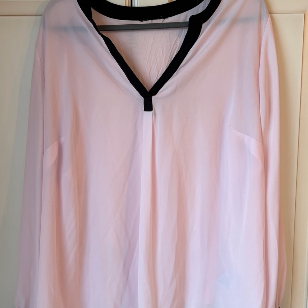 🍓 Pink V-Neck Blouse with Black Trim. 3XL.